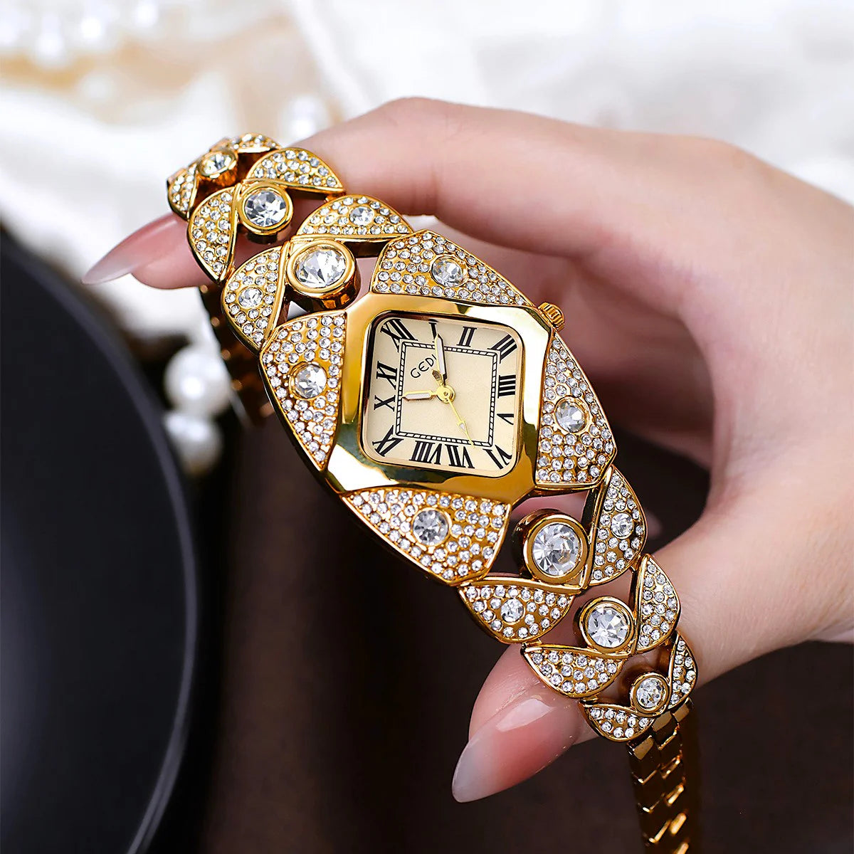 RELOJ GEDI - DIAMANTE DORADO, UNA JOYA EN TU MUÑECA