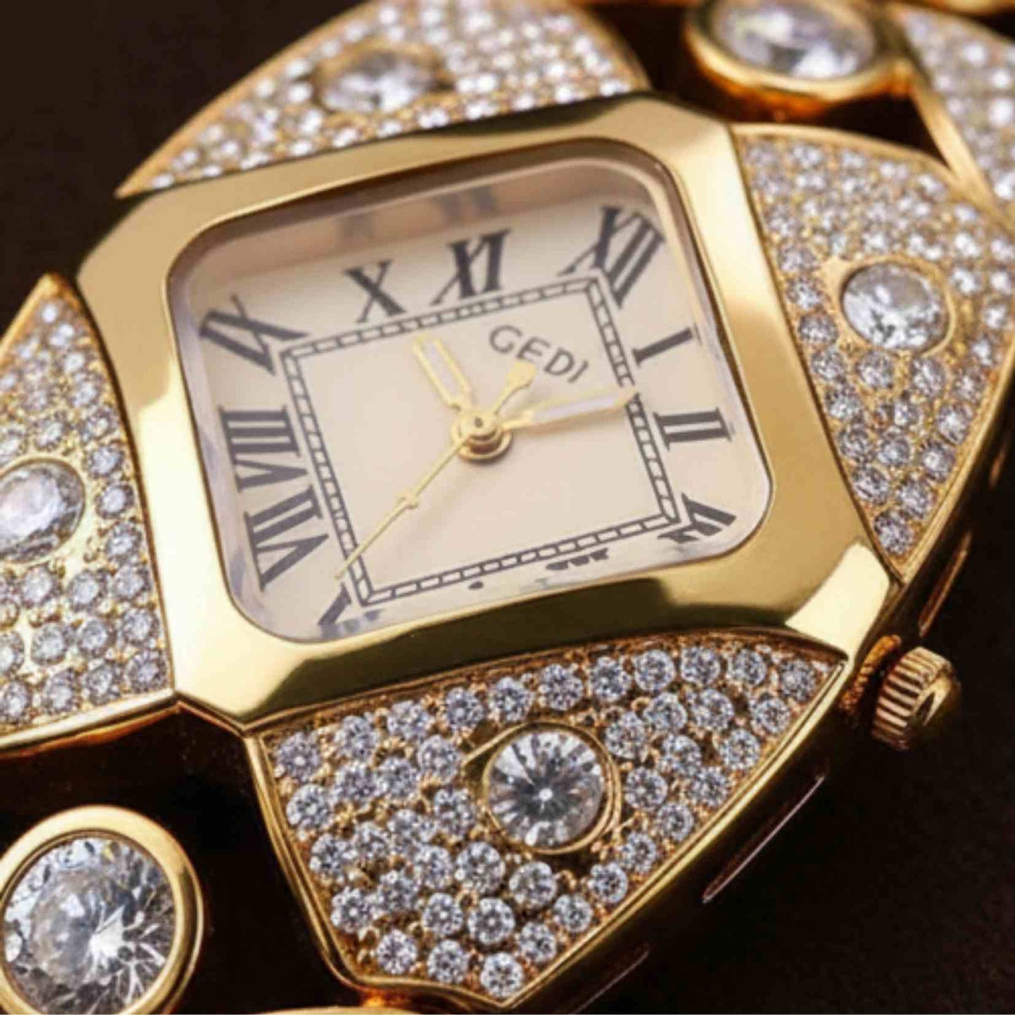 RELOJ PULSERA DE FORMA DE DIAMANTE