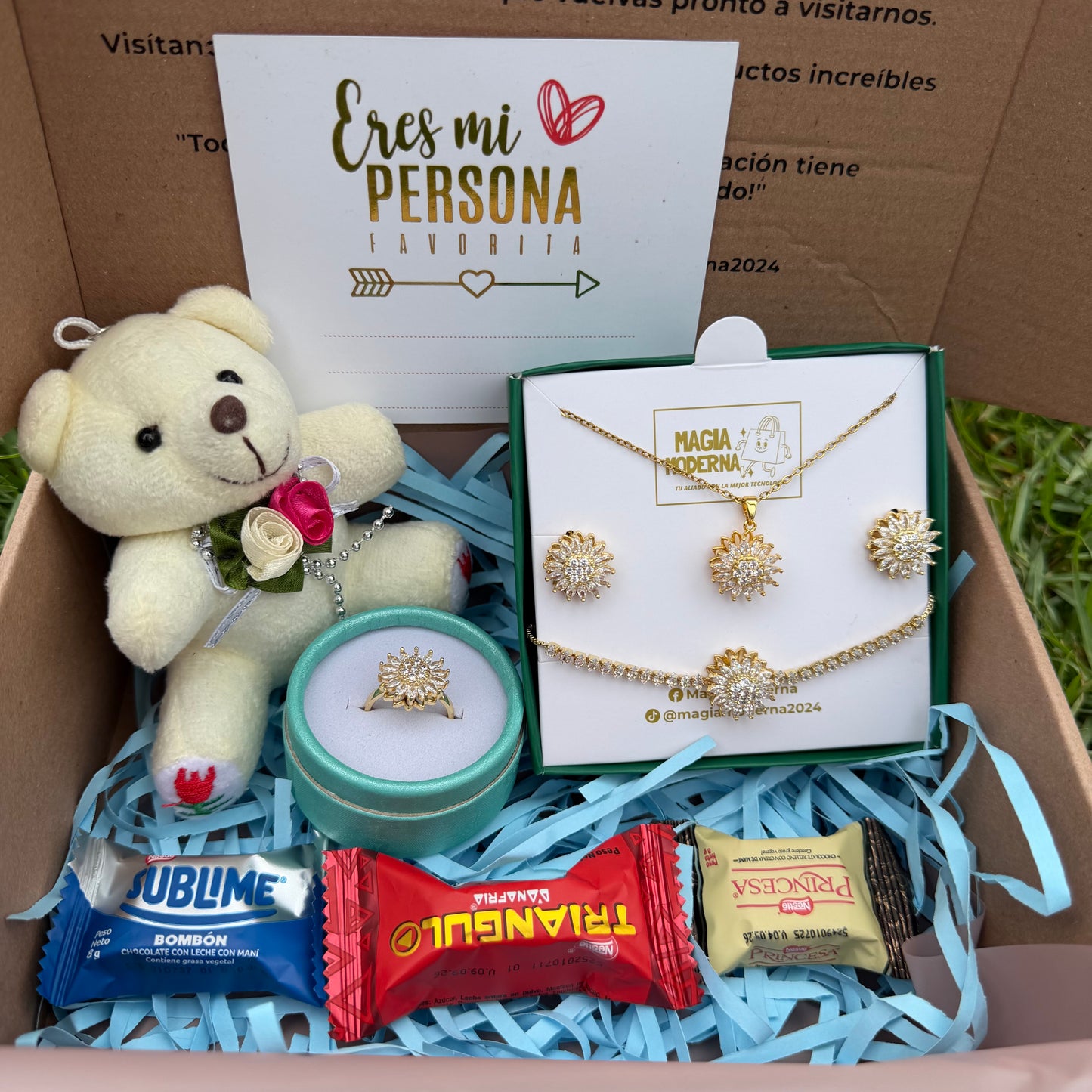 BOX PREMIUM GIRASOL: ANILLO + ARETES + COLLAR + PULSERA