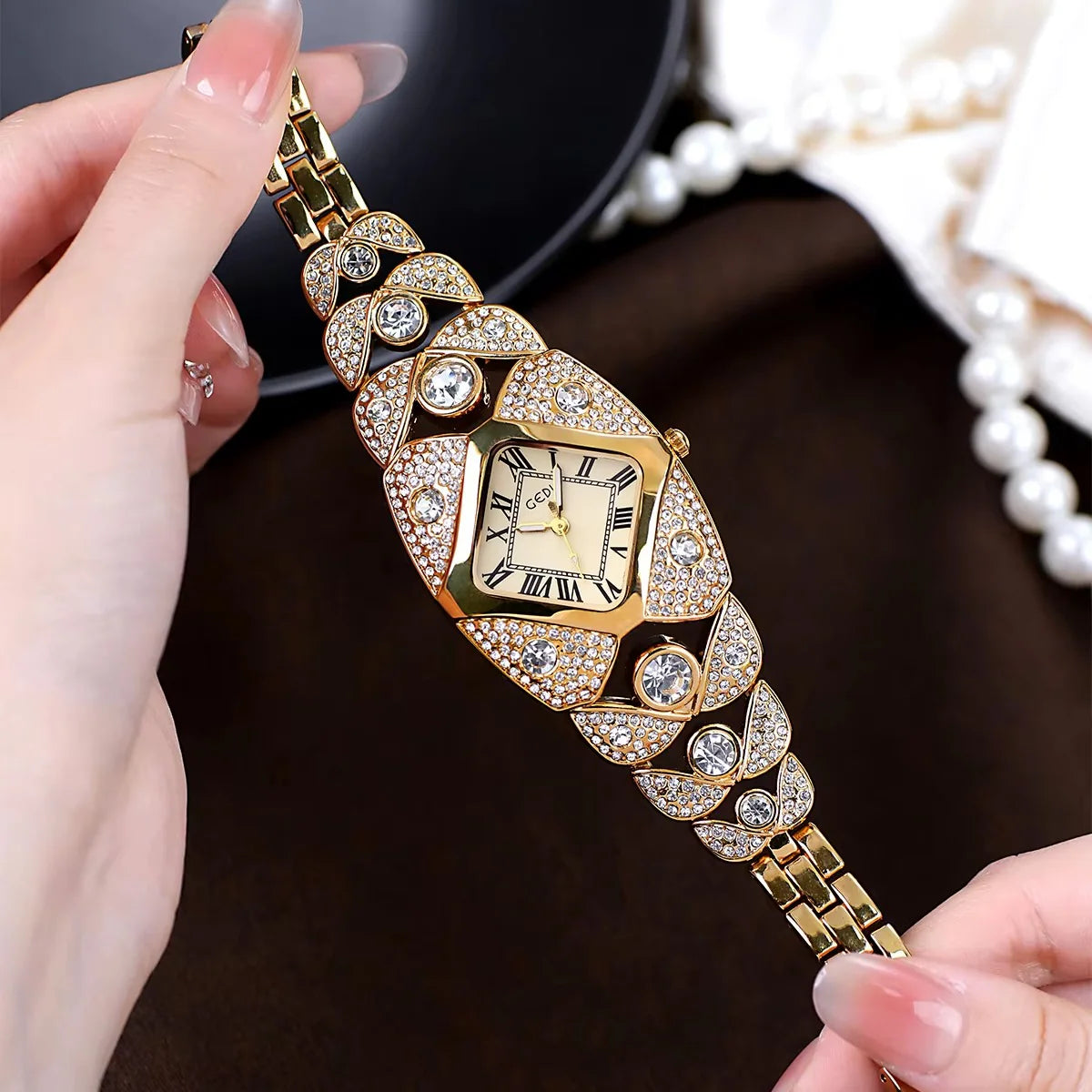 RELOJ PULSERA DE FORMA DE DIAMANTE